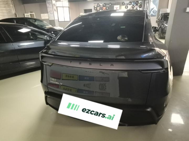 Model Y 2025 RWD photo 3