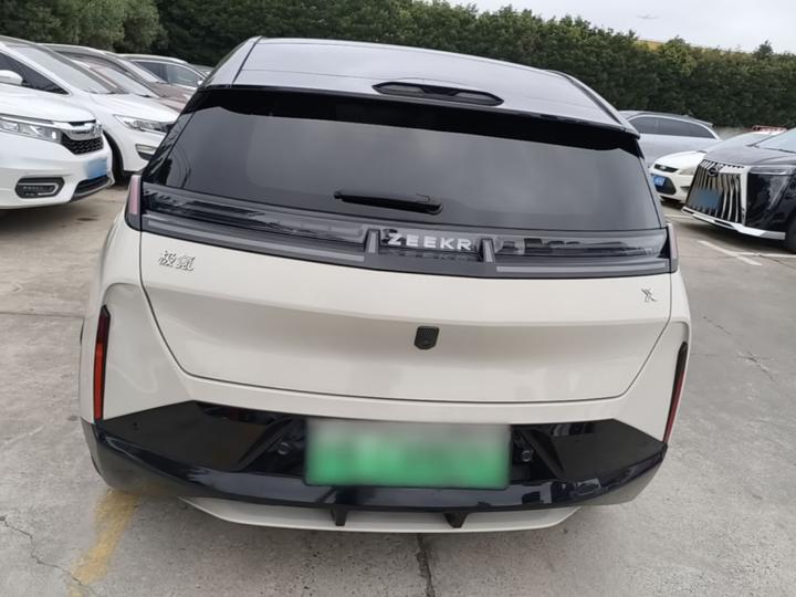 X 2023 RWD YOU 4-Seater photo 5