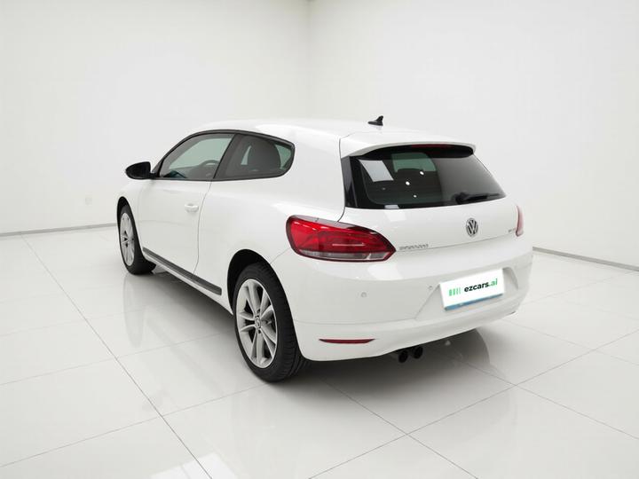 2010 2.0TSI Luxury photo 4