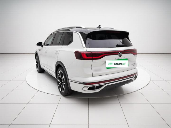 2023 380TSI AWD R-Line photo 4