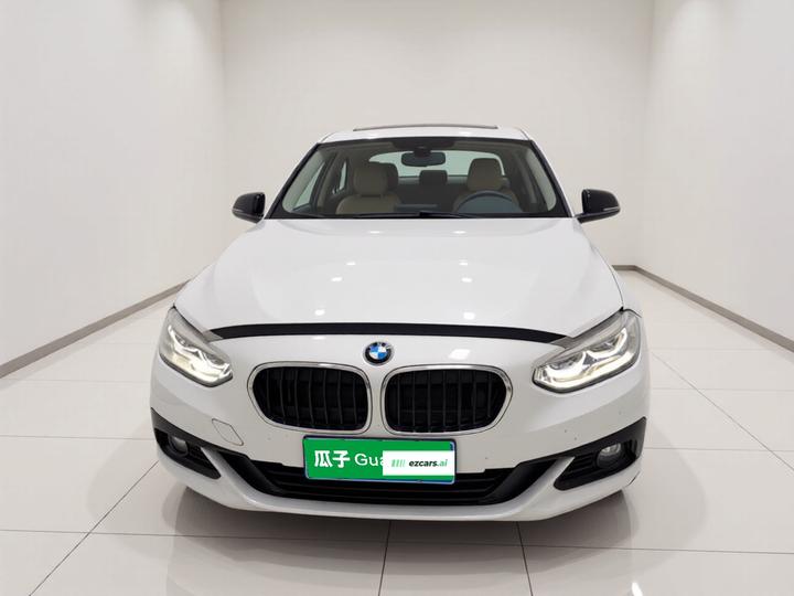 1 Series 2018 118i Sport photo 2