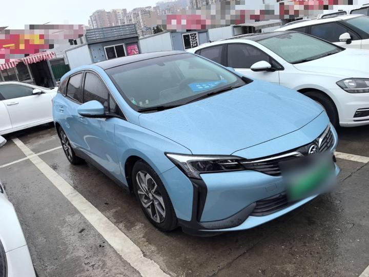 6 2020 PHEV Fashion photo 3
