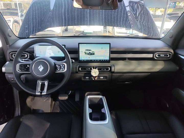 Plus 2024 Smart Premium 4-Seater photo 5