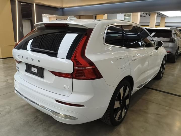 XC60 EV 2024 T8 PHEV Long Range AWD Luxury photo 3
