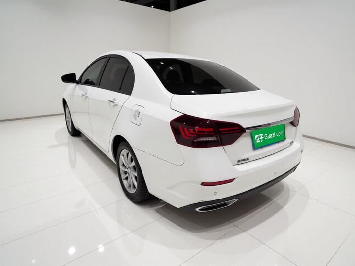 Emgrand 2021 UP 1.5L CVT Luxury photo 4