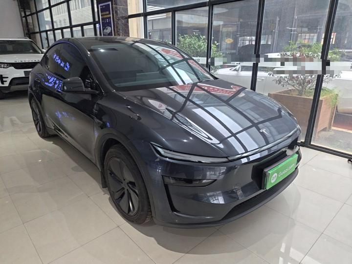 Model Y 2025 Long Range AWD Launch Edition photo 3