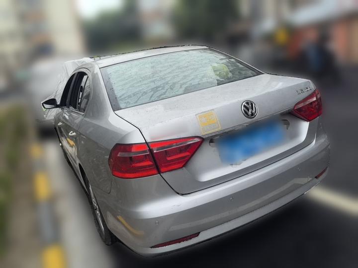 Lavida 2013 Facelift Classic 1.6L MT Comfort photo 4