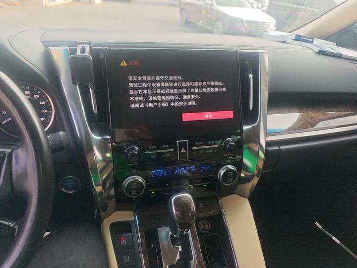 2020 Hybrid 2.5L HV Premium photo 8