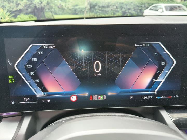 5 Series 2025 530Li Leading M Sport Package photo 4