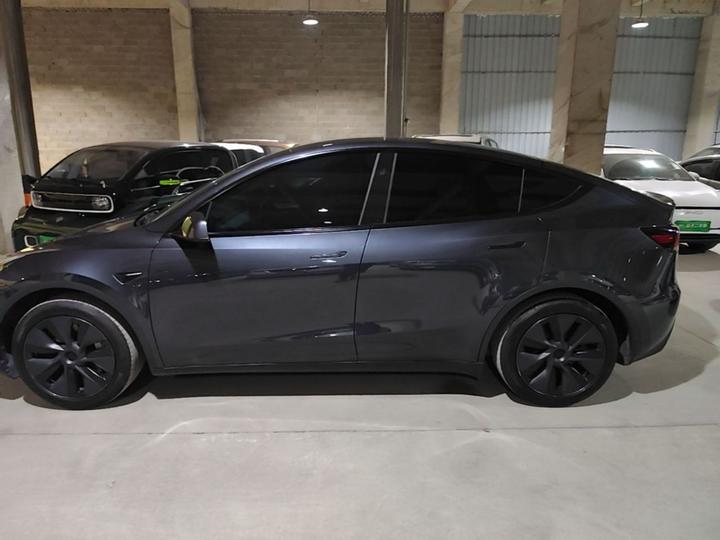 Model Y 2024 RWD photo 3