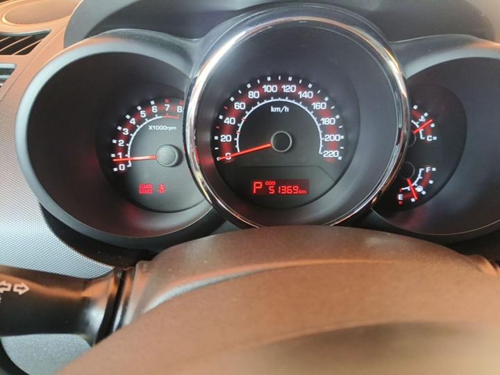 2012 1.6L AT Premium photo 7