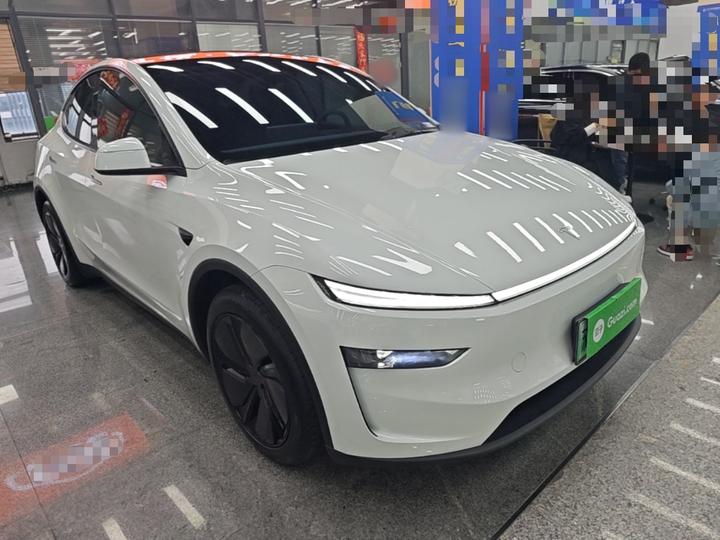 Model Y 2025 RWD photo 3