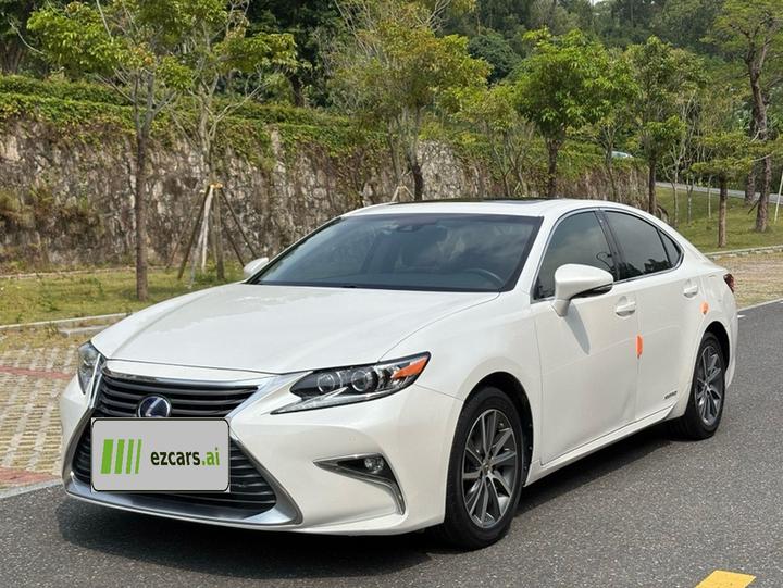 ES 2015 300h Luxury