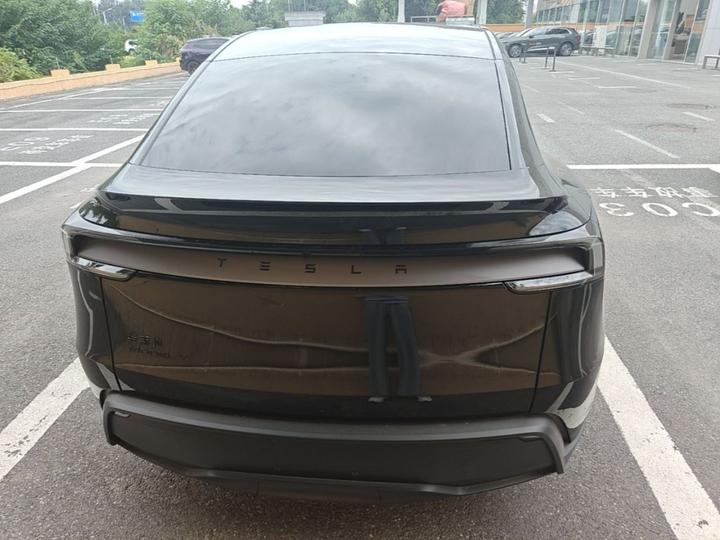 Model Y 2026 RWD photo 3