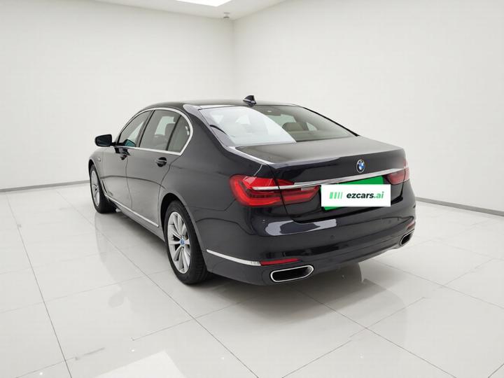 7 Series 2016 730Li Luxury photo 4