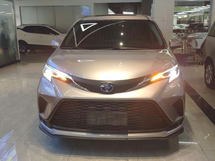 Granvia 2023 2.5L Hybrid Comfort photo 2