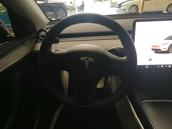 Model Y 2023 RWD photo 2