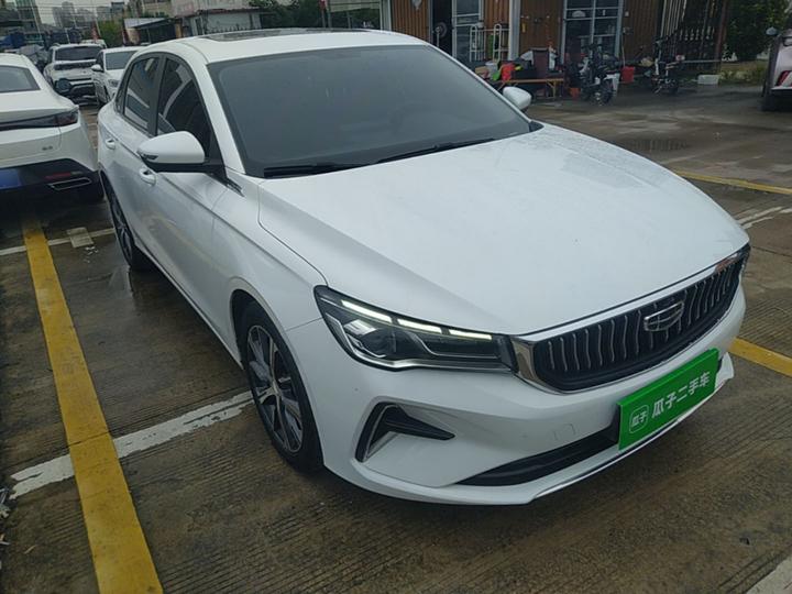 Emgrand 2022 4 1.5L CVT Premium photo 3