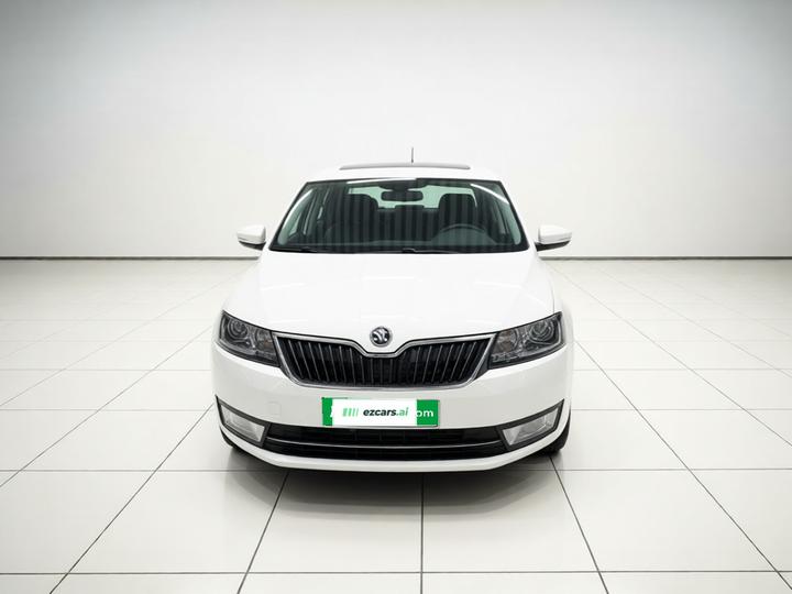 Rapid 2015 1.6L AT photo 2