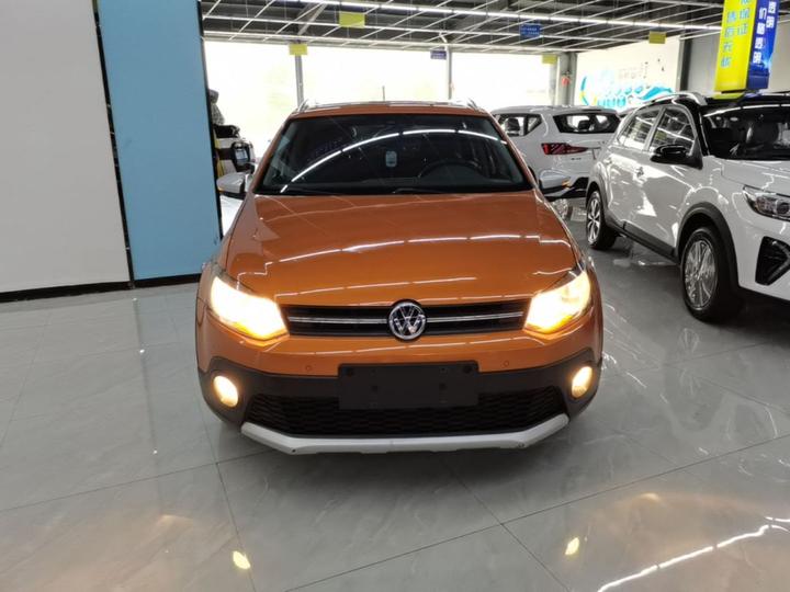 2016 1.6L Cross Polo AT photo 2