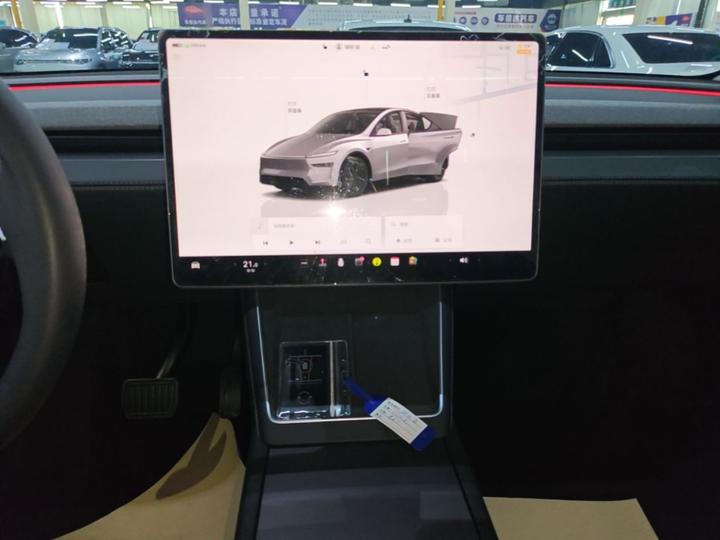 Model Y 2025 RWD photo 5