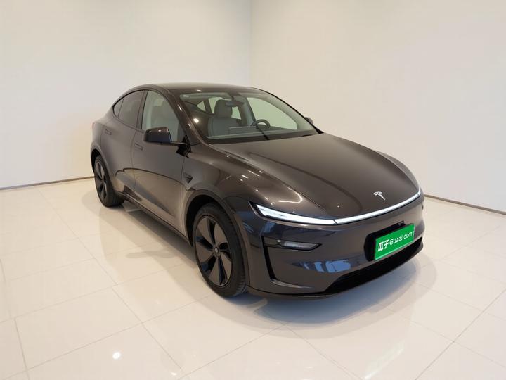 Model Y 2025 RWD photo 3