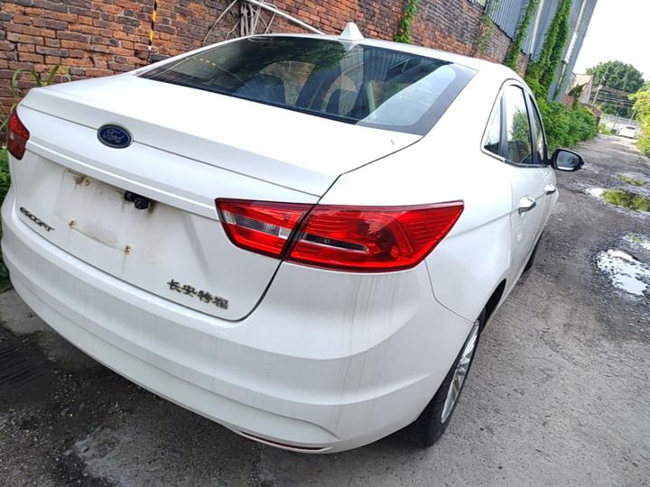 Escort 2017 Facelift 1.5L AT Comfort photo 4