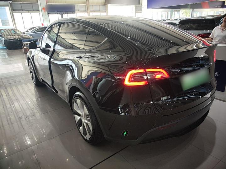 Model Y 2023 RWD photo 4