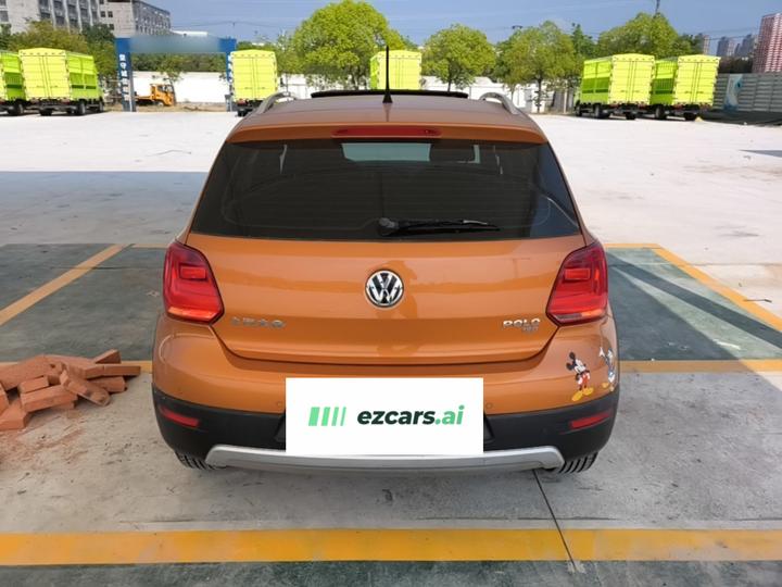 2016 1.6L Cross Polo AT photo 3