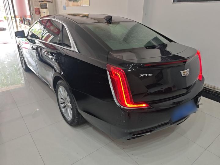 XTS 2018 28T Tech photo 4
