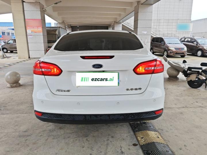 Focus 2015 Sedan 1.6L AT Comfort photo 3