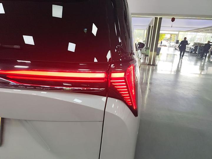 GL8 EV 2024 Exclusive 7-Seater photo 7