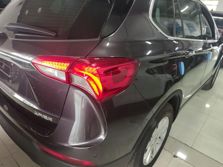 Envision 2018 20T RWD Leading photo 7