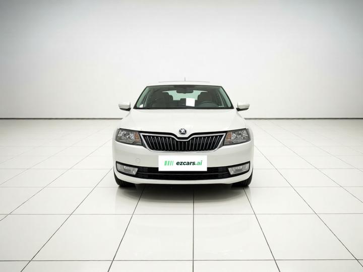 Rapid 2015 1.6L AT photo 2
