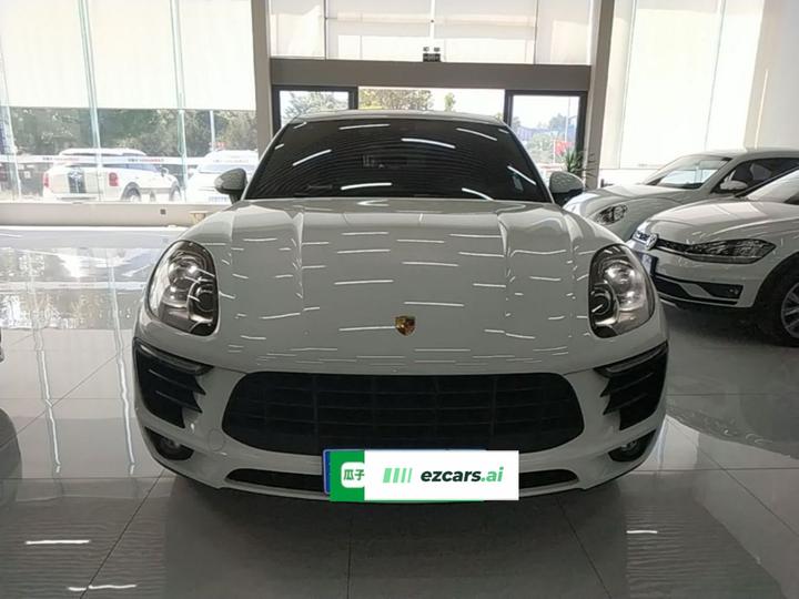 2017 Macan 2.0T photo 2