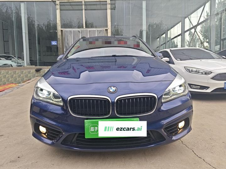 2 Series Wagon 2016 218i Sport Design Package photo 2