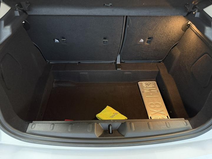 2021 1.5T ONE 5-Door photo 8