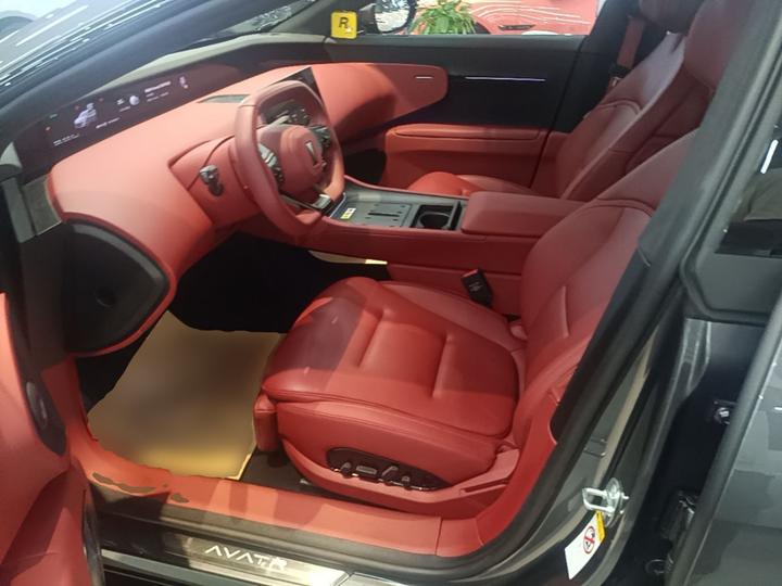 12 2025 Facelift Ultra EREV photo 6