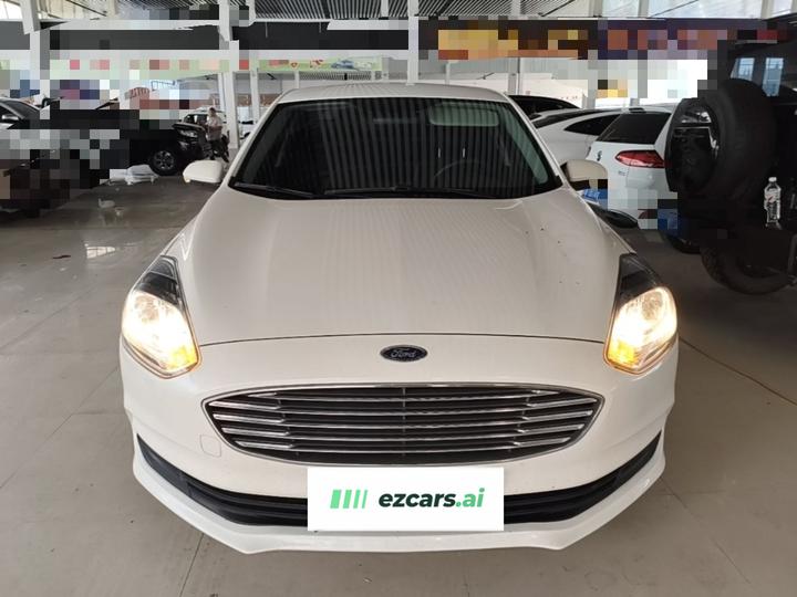 Escort 2019 1.5L AT photo 2