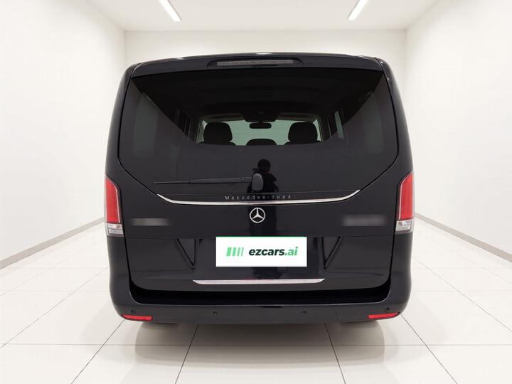 V-Class 2024 V 300 L Long Wheelbase Luxury photo 5