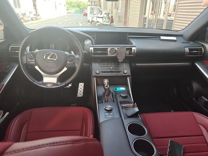 IS 2015 200t F SPORT photo 5