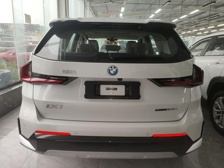 iX1 2026 eDrive25L X Design Package photo 5
