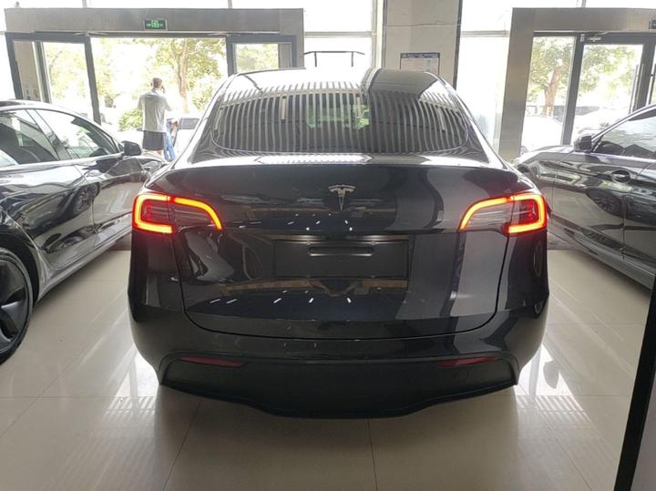 Model Y 2024 RWD photo 3