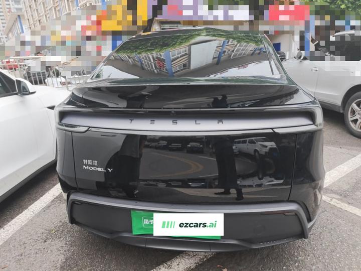 Model Y 2025 RWD photo 5