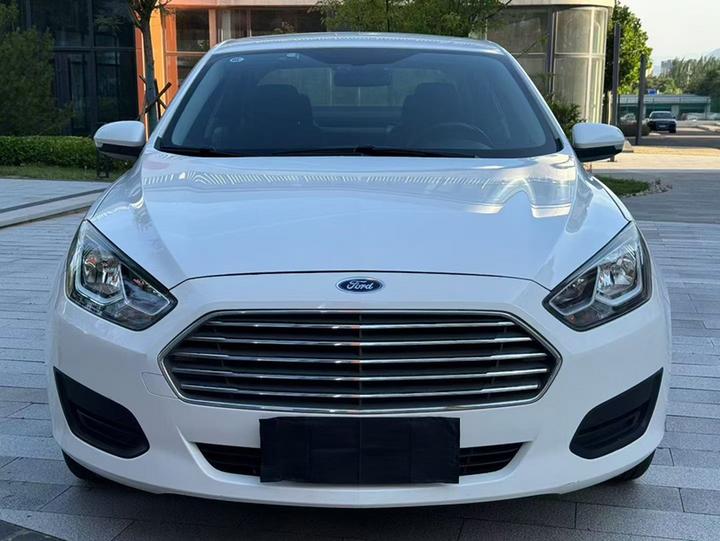 Escort 2019 Facelift 1.5L MT China VI photo 2