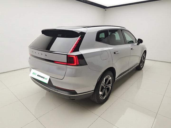 XC70 Hybrid 2026 RWD Long Range Core photo 4