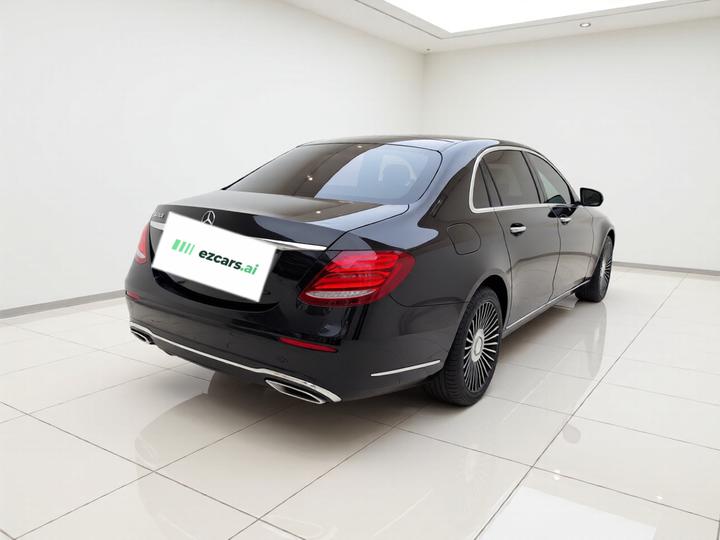 E-Class 2019 E 260 L 4MATIC photo 6