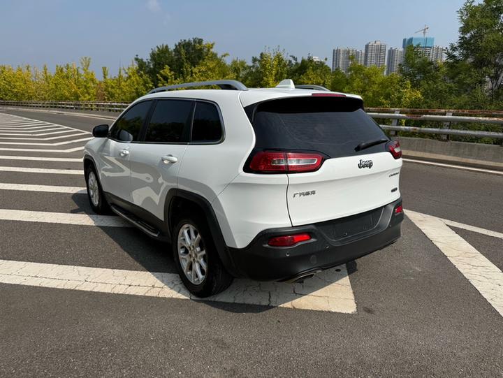 Cherokee 2016 2.4L Leading Smart photo 5