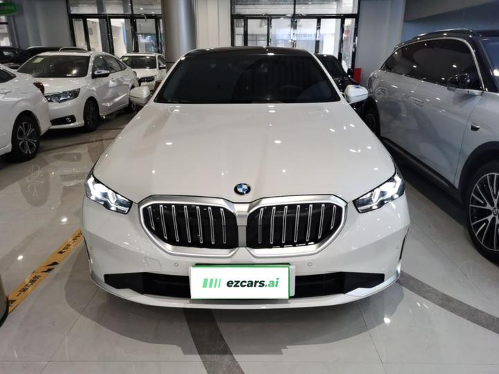 5 Series 2024 530Li Leading Luxury photo 2