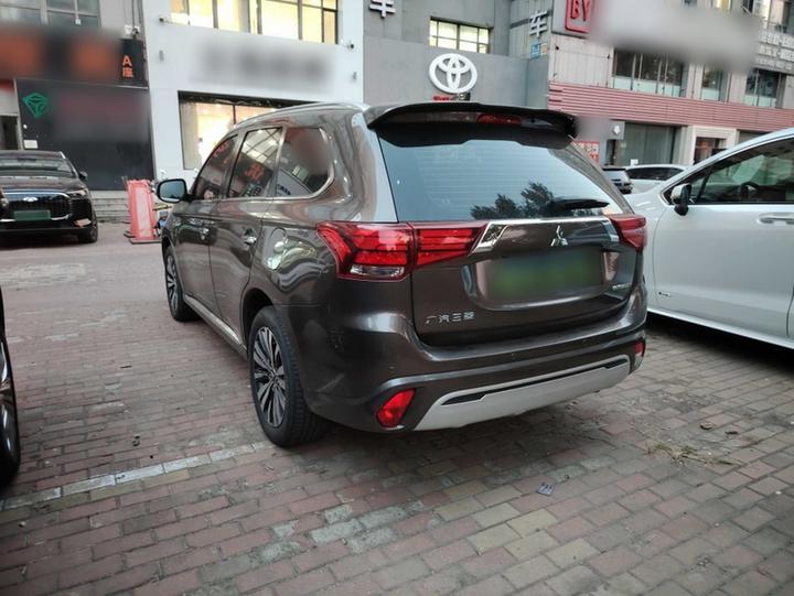 Outlander 2019 2.4L AWD 7-Seater China V photo 4